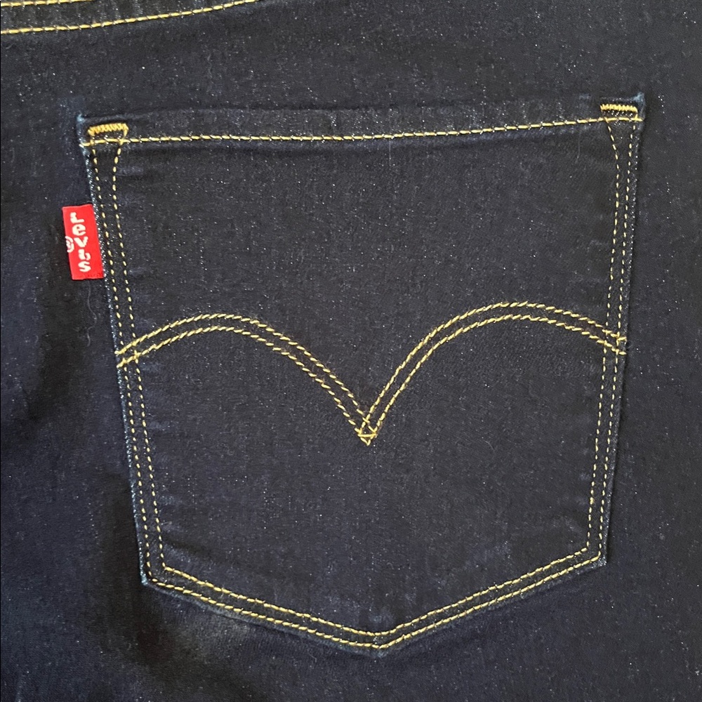 Levi’s Bermuda Denim Shorts - Picture 5 of 8